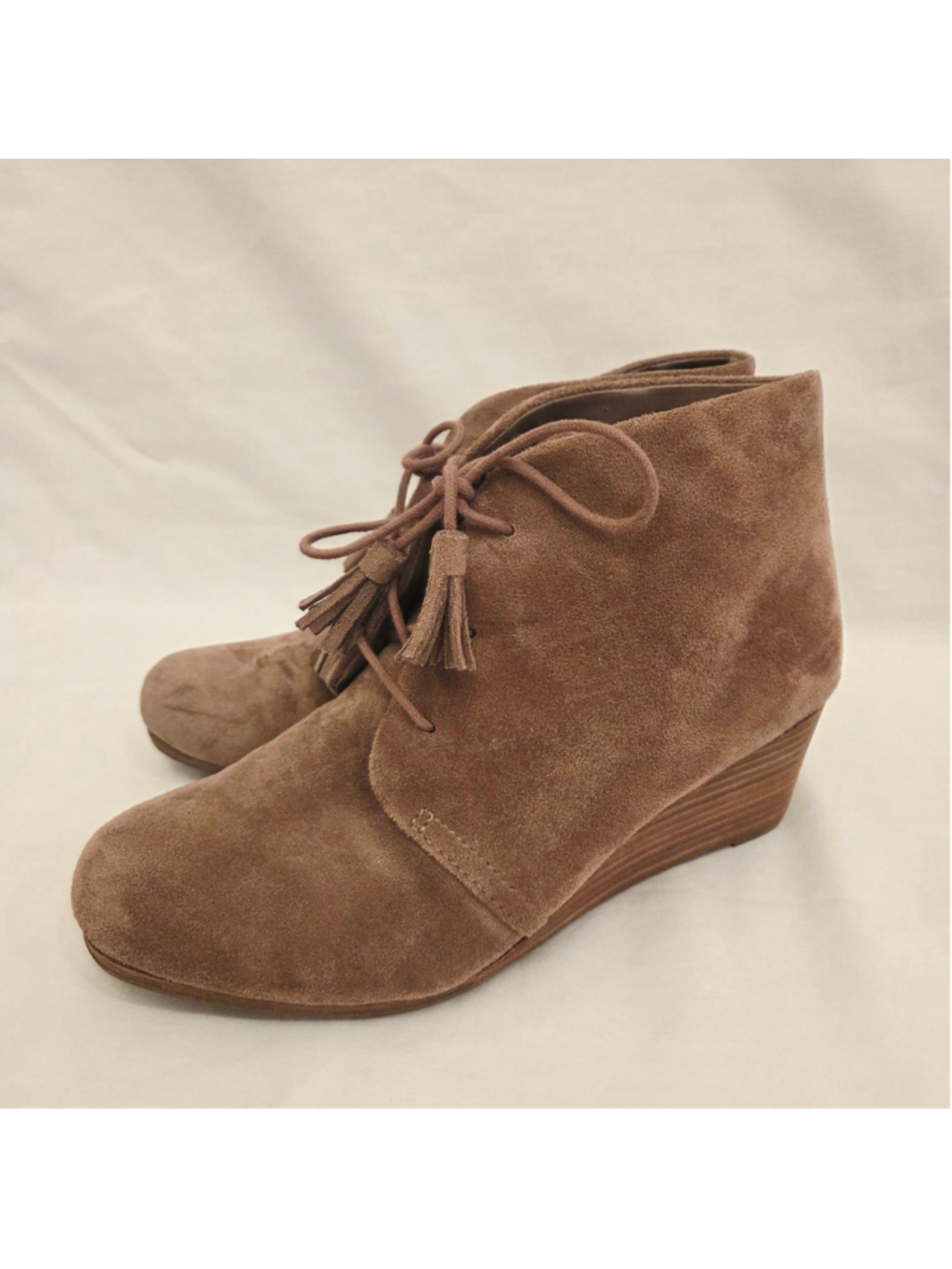 Women's Dr. Scholl's Brown faux Suede Tassel Wedge Ankle Boots size 8